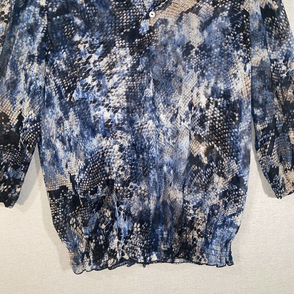 Chicos Blouse Womens 0 Black Blue Animal Print 3/4 Sleeve Sheer Buttons Fitted - Picture 2 of 14